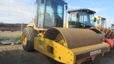 2005 CAT CP563E Smooth Vibrating
