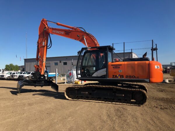 Hitachi 250LC-5N w/ Mat Grapple