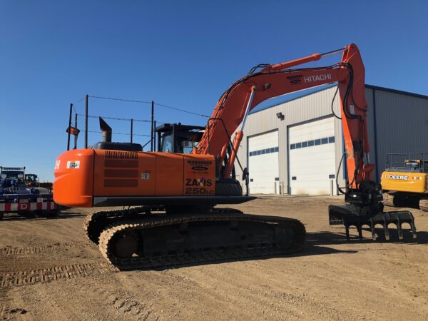 Hitachi 250LC-5N w/ Mat Grapple - Image 2